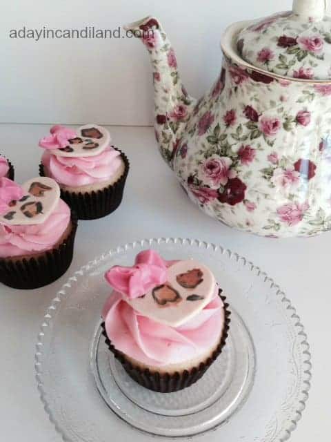 Fondant Leopard Heart Cupcakes with bow 