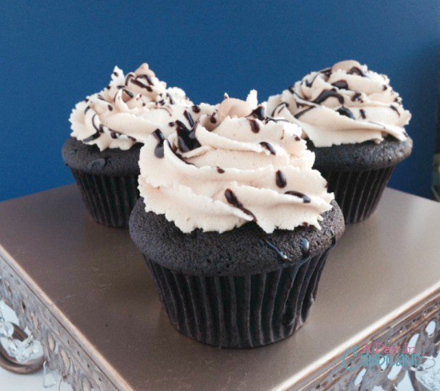 Dark Chocolate cupcakes with peanut butter frosting from (adayilncandiland.com) 