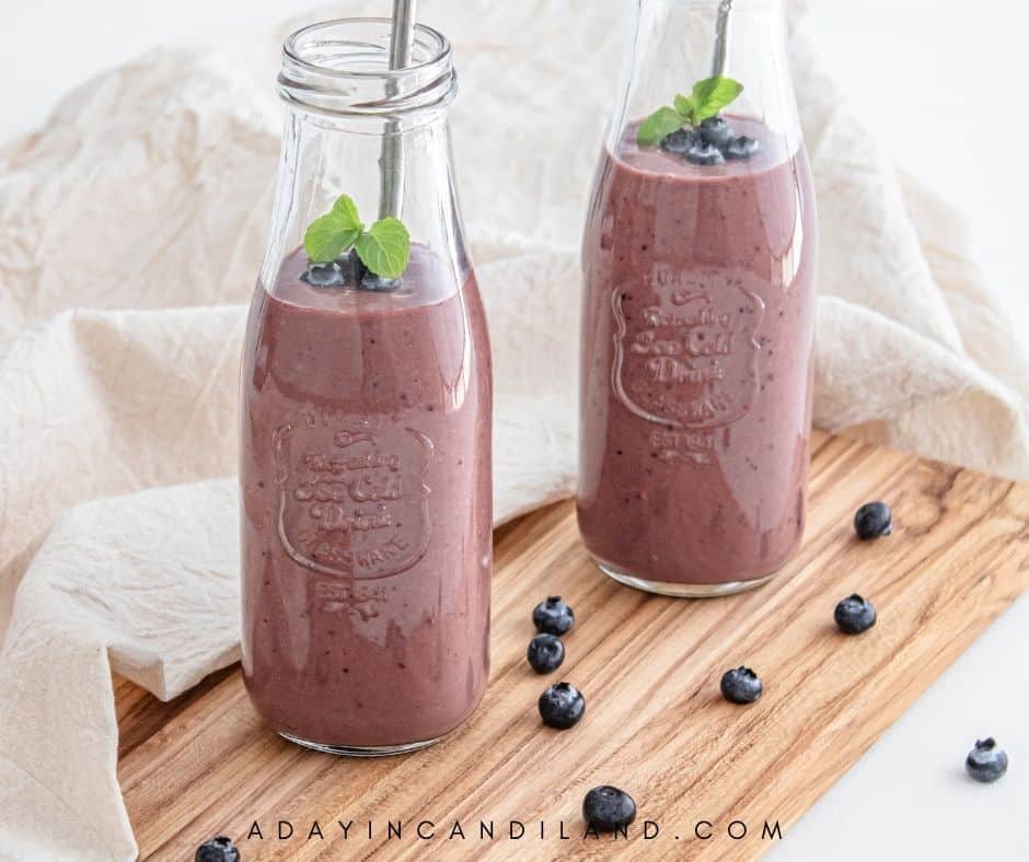 Mason Jar Blender Smoothies - Mighty Mrs