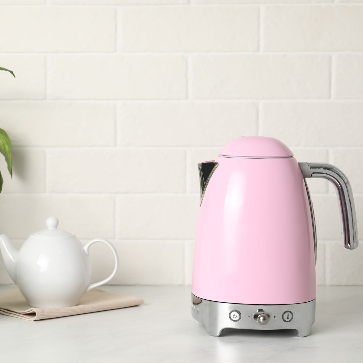 7 Best Electric Tea Kettles - A Day In Candiland