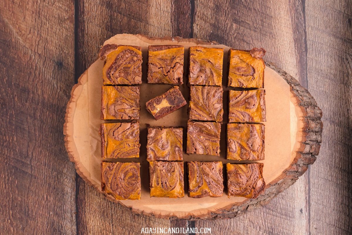 16 Brownies on a piece of wood. 