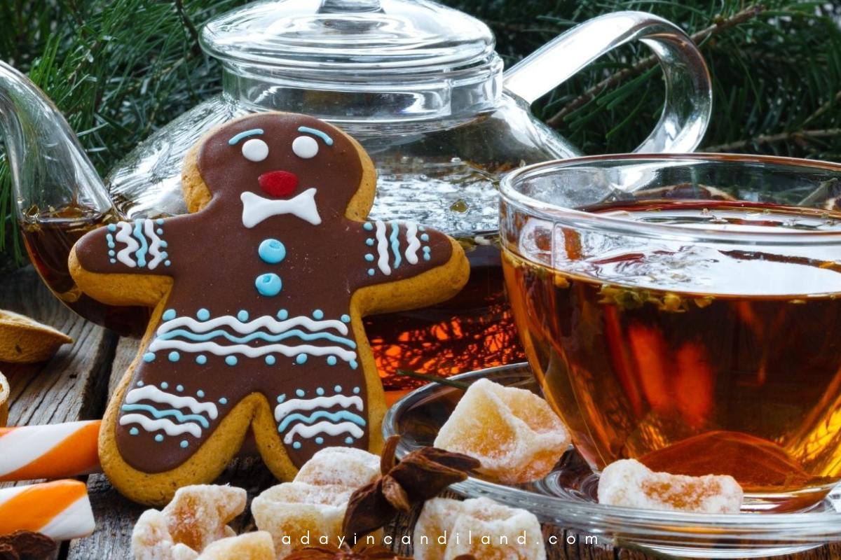 Glass teapot and teacup for a Tea Advent Calendar. 